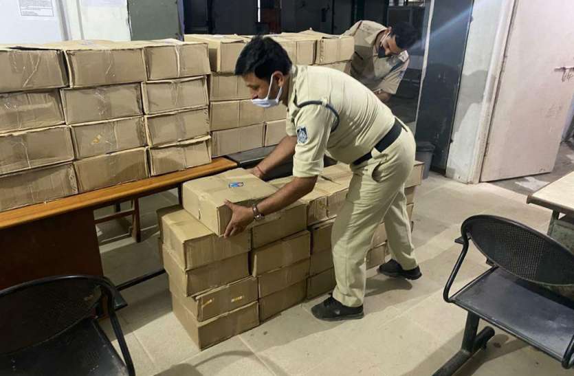 ngaur अवैध देशी शराब के 30 कार्टन व कार जब्त