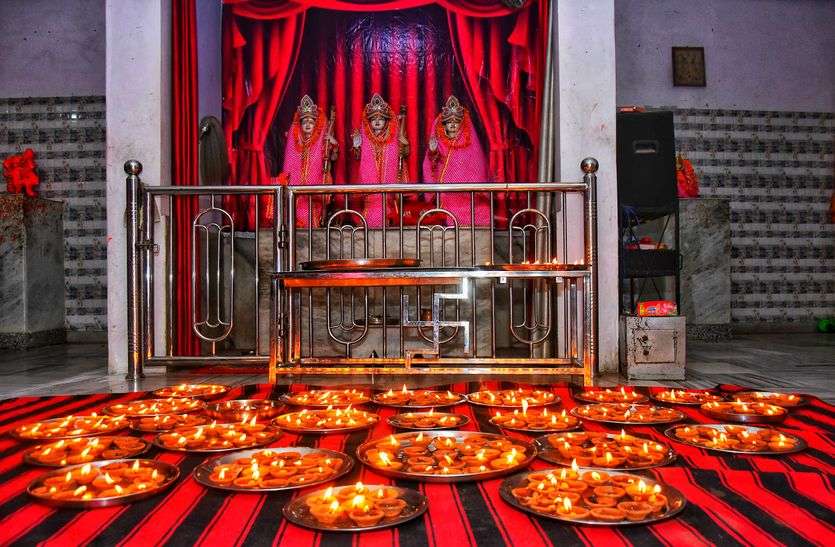 501 दीपों से हुई भगवान राम की महाआरती 501 दीपों से हुई भगवान राम की महाआरती