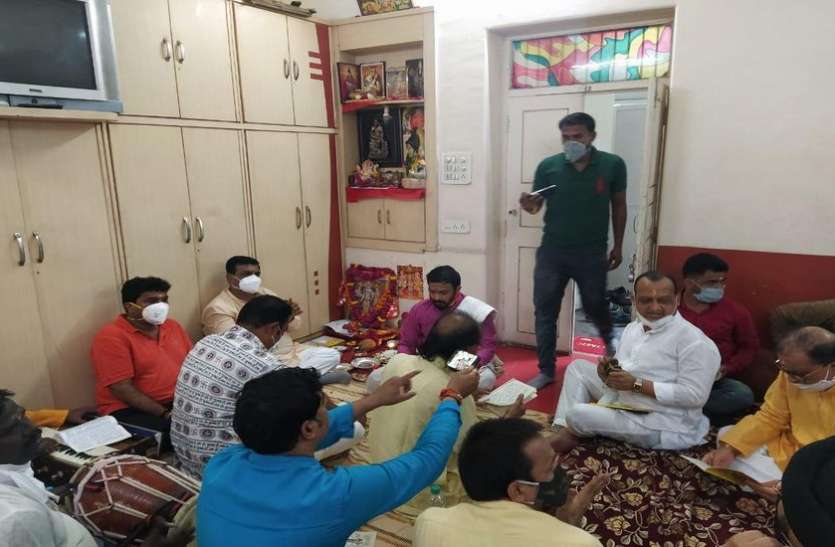 अयोध्या में मंदिर निर्माण और श्रीराम की भक्ती में डूबी कांग्रेस अयोध्या में मंदिर निर्माण और श्रीराम की भक्ती में डूबी कांग्रेस