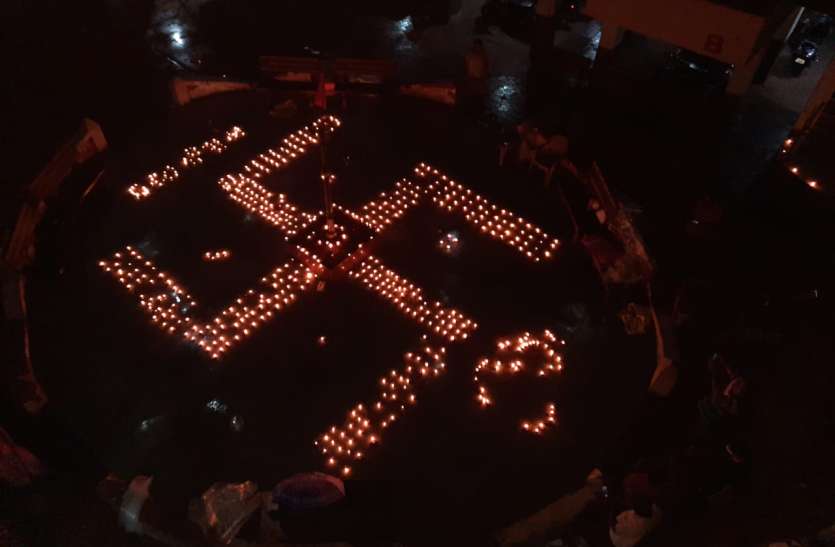 AYODHYA KHUSHI: सूरत में सांझ ढलते ही जगमग-जगमग दीप जले AYODHYA KHUSHI: सूरत में सांझ ढलते ही जगमग-जगमग दीप जले