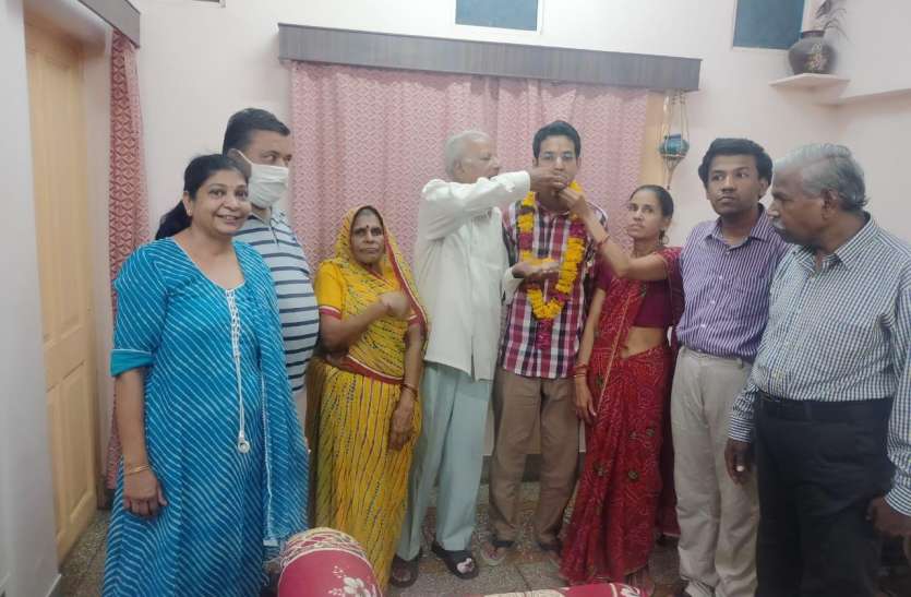 lavish_ordia.jpg मिलिए, यूपीएससी परीक्षा में देश में 18वीं रैंक हासिल करने वाले उदयपुर के लवीश से, पहली बार में ही गाड़े झंडे