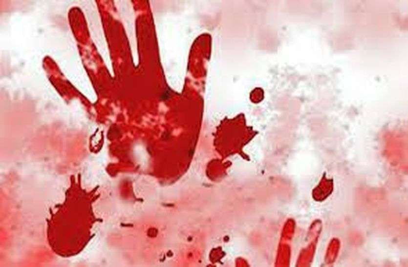 कुल्हाड़ी से पत्नी की हत्या कर पांच किलोमीटर दूर पुलिस थाने पहुंचा पति कुल्हाड़ी से पत्नी की हत्या कर पांच किलोमीटर दूर पुलिस थाने पहुंचा पति