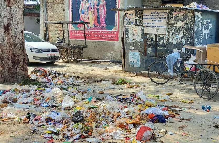 सफाई व्यवस्था बदहाल शहर में कही भी गंदगी मिली तो संबंधित अधिकारी पर गिरेगी गाज