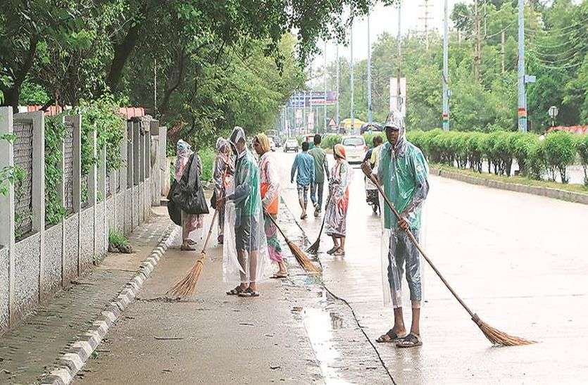 clean city बैठक में नहीं आए, अब कटेगा एक दिन का वेतन