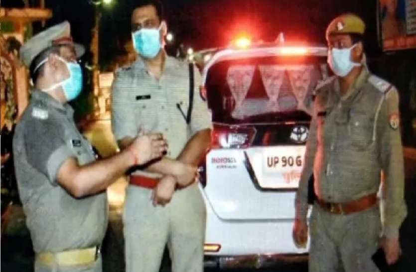प्रेमी जोड़े को कुल्हाड़ी से मारकर जिंदा जलाया, 9 के खिलाफ एफआईआर दर्ज, 4 गिरफ्तार प्रेमी जोड़े को कुल्हाड़ी से मारकर जिंदा जलाया, 9 के खिलाफ एफआईआर दर्ज, 4 गिरफ्तार