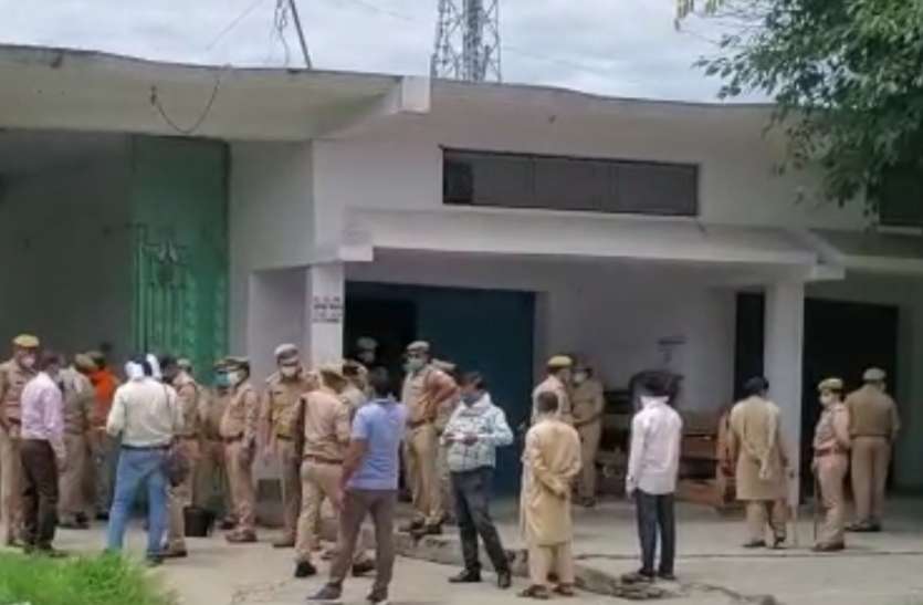 20200806_200621.jpg कुख्यात बदमाश रहे गुलाम हुसैन की करोड़ो रुपये कीमत की संपत्ति कुर्क