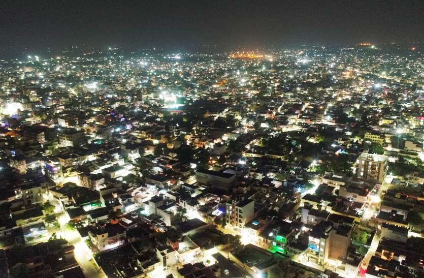 सीकर शहर रोशनी से जगमगा उठा । अयोध्या राममंदिर निर्माण पर शहर में जगमगाए खुशियों के दीपक, हर कोना हुआ रोशन