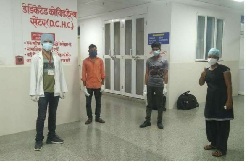 कोविड हेल्थ सेंटर- MP के इस जिले में कोरोना योद्धाओं पर कहर, प्रोफेसर सहित दो संक्रमित हारे जीवन की जंग