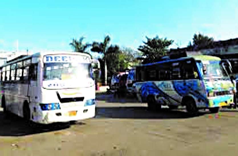 bus Breaking जिस रूट पर हर 10 मिनट में चलती थीं बसें, वहां अब घंटों का इंतजार