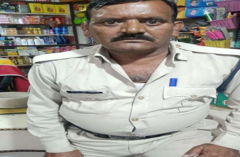 आरक्षक ने भाजपा नेता से कहा, 'तुम मुझे क्या मारोगे, मैं कारगिल युद्ध मेंं नहीं मरा' आरक्षक ने भाजपा नेता से कहा, 'तुम मुझे क्या मारोगे, मैं कारगिल युद्ध मेंं नहीं मरा'