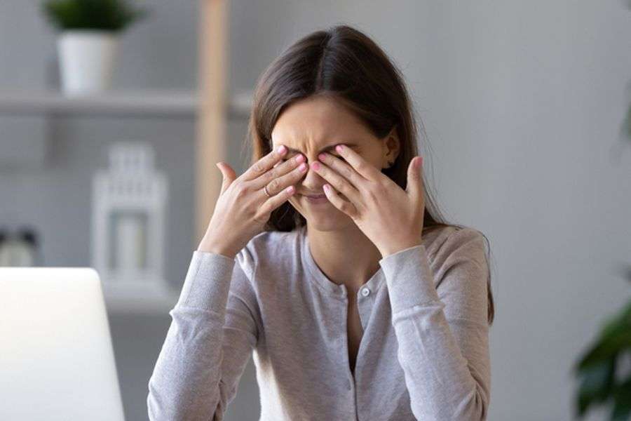'वर्क फ्रॉम होम' में बढ़ी आंखों की 'ड्राइनैस', इन उपायों से पाएं निजात