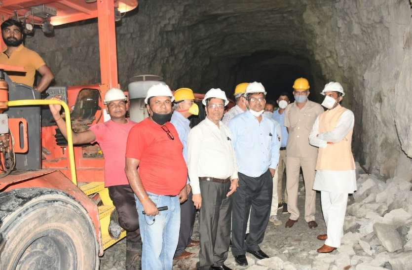 Multi underground canal of Bansagar will irrigate 2.90 thousand acres बाणसागर की बहुती भूमिगत नहर से 2.90 हजार एकड़ की होगी सिंचाई, विधायकों ने किया निरीक्षण