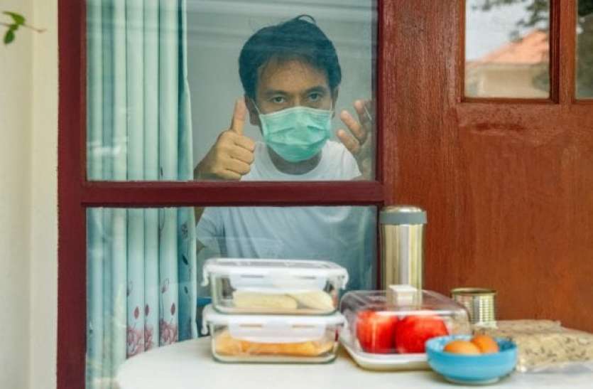 food-delivery-for-selfisolation-and-selfquarantine-to-help-stop-the-picture-id1212914228-696x421.jpg परेशान न हो, अब कोरोना के मरीज घर पर रहकर करा सकेंगे इलाज