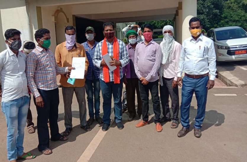 क्वारंटाइन सेंटर में 24 घंटे ड्यूटी करने वाले 1248 स्कूल सफाई कर्मचारियों नहीं मिला तीन महीने से वेतन क्वारंटाइन सेंटर में 24 घंटे ड्यूटी करने वाले 1248 स्कूल सफाई कर्मचारियों को नहीं मिला तीन महीने से वेतन