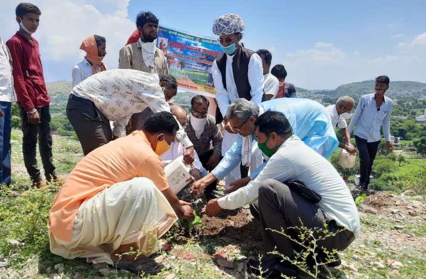 HARIT PRADESH ABHIYAN: नाम छोटा सा नानजी, काम वटवृक्ष के समान ऊंचा HARIT PRADESH ABHIYAN: नाम छोटा सा नानजी, काम वटवृक्ष के समान ऊंचा