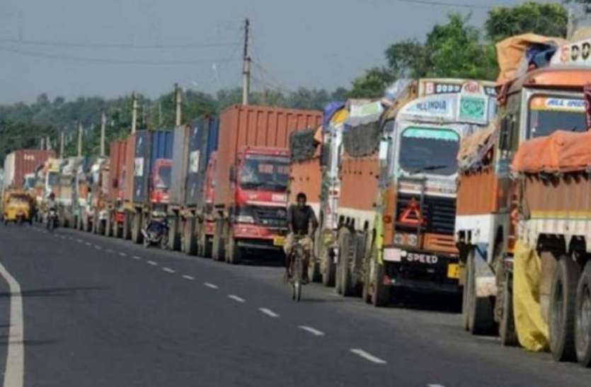 Truck operators strike Transporters ने सरकार पर लगाया उपेक्षा का आरोप, चले गए हड़ताल पर