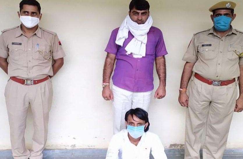नीमकाथान में हरियाणा के गोठड़ी गैंग का सदस्य 12 बोर देशी कट्टे के साथ गिरफ्तार नीमकाथान में हरियाणा के गोठड़ी गैंग का सदस्य 12 बोर देशी कट्टे के साथ गिरफ्तार