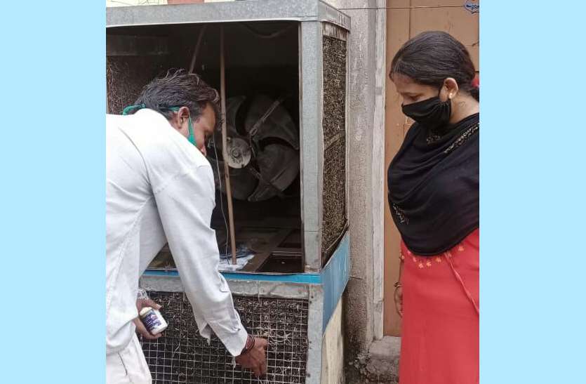 टाउनशिप में डेंगू से निपटने घर-घर पहुंच रही टीम टाउनशिप में डेंगू से निपटने घर-घर पहुंच रही टीम