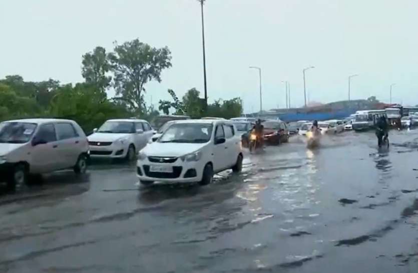 UP Weather: लगातार बारिश से पानी-पानी हुआ यूपी, ओले भी गिरे, IMD अलर्ट- अगले तीन दिनों तक ऐसे ही बरसेंगे बदरा UP Weather: लगातार बारिश से पानी-पानी हुआ यूपी, ओले भी गिरे, IMD अलर्ट- अगले तीन दिनों तक ऐसे ही बरसेंगे बदरा
