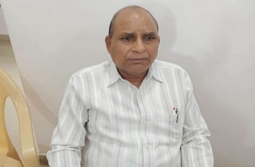 clerk_caught_red_handed.jpg Breaking News: एसीबी की ताबड़तोड़ कार्रवाई, इस बार जल संसाधन विभाग के बाबू को 7 हजार की रिश्वत लेते किया गिरफ्तार