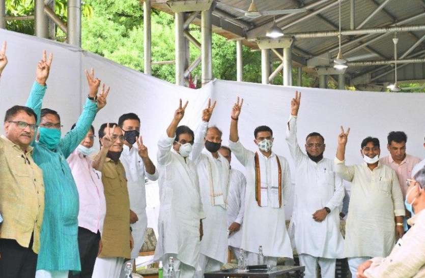 jaipur कांग्रेस हमारी मां, इस पर कोई आंच न आए, अपने तो अपने होते हैं: गहलोत
