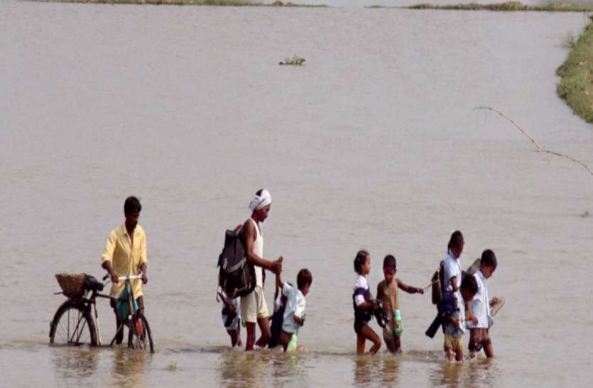 UP Weather Update : बारिश से पानी-पानी हुआ यूपी, जनता ने ली राहत की सांस UP Weather Update : बारिश से पानी-पानी हुआ यूपी, कहीं जनता को राहत तो कहीं बाढ़ से आई आफत