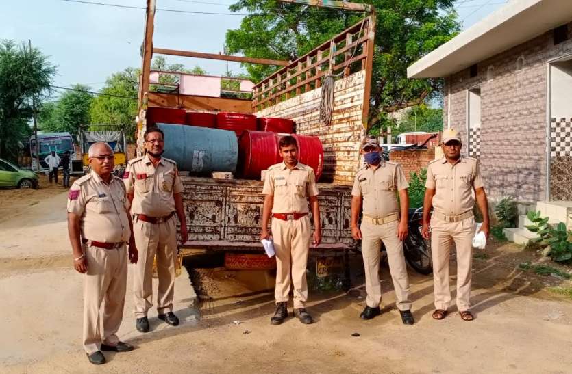चालक ने दुर्घटना की साजिश रच टैंकर से तेल चोरी कर खुर्द- बुर्द किया चालक ने दुर्घटना की साजिश रच टैंकर से तेल चोरी कर खुर्द- बुर्द किया