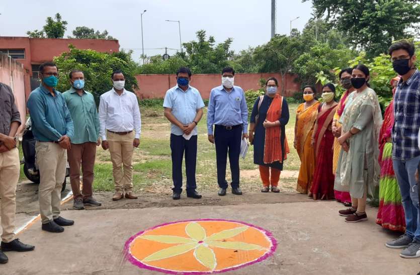 आरटीई के तहत निकाली लॉटरी आरटीई के तहत निकाली लॉटरी
