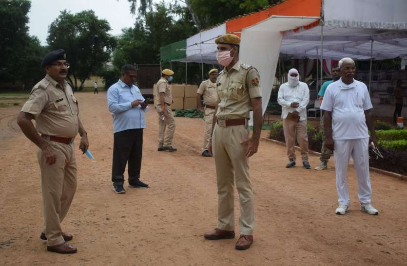 Children and elders will not be able to participate in the main function of Independence Day Children and elders will not be able to participate in the main function of Independence Day Children and elders will not be able to participate in the main function of Independence Day स्वतंत्रता दिवस के मुख्य समारोह में बच्चे और बुजुर्ग नहीं ले सकेंगे भाग