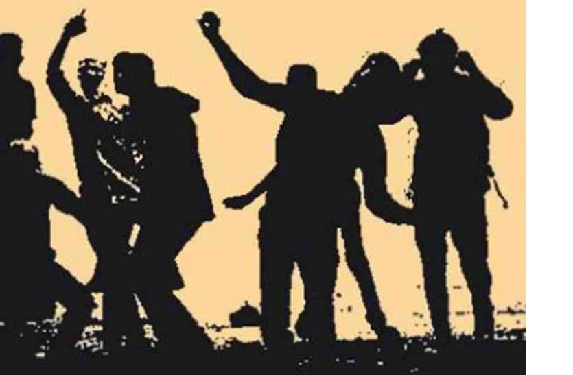 कोरोना मरीज के शव के अंतिम संस्कार को लेकर बांकुड़ा जिले में पुलिस-जनता में भिड़ण्त कोरोना मरीज के शव के अंतिम संस्कार को लेकर बांकुड़ा जिले में पुलिस-जनता में भिड़ण्त