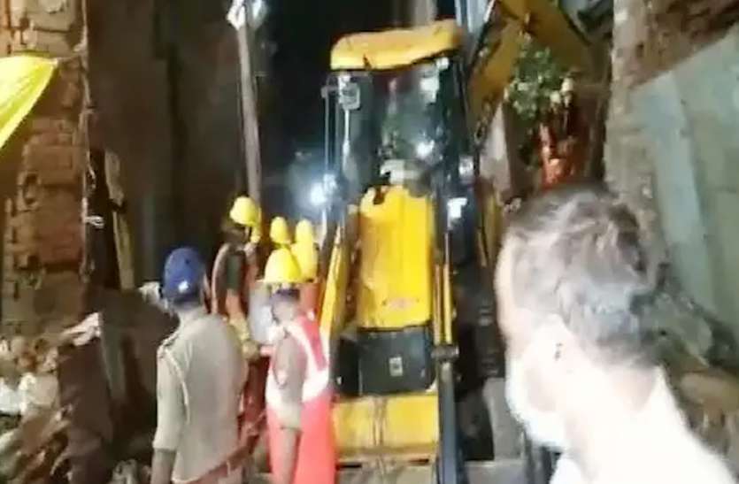 यूपी में जारी रहेगा बारिश का दौर, कानपुर में मकान ढहने से मां बेटी की मौत यूपी में जारी रहेगा बारिश का दौर, कानपुर में मकान ढहने से मां बेटी की मौत