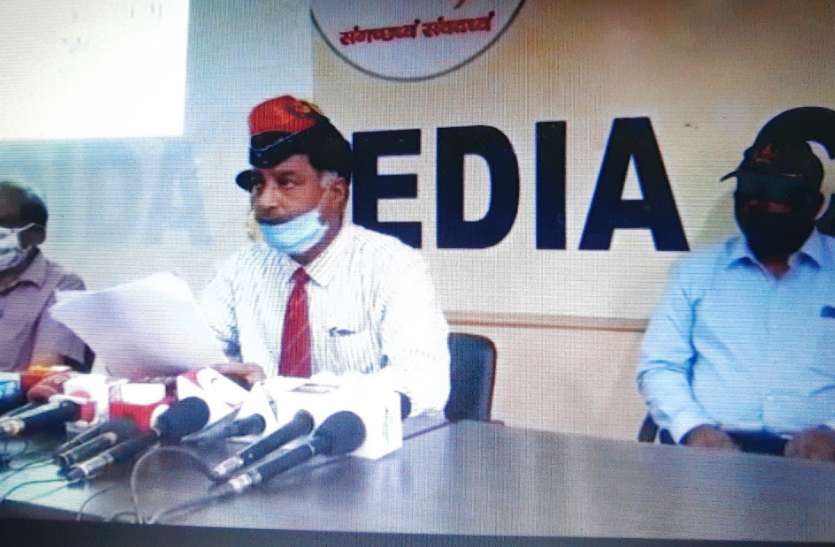 noida_1.jpg नाैसेना के रिटायर्ट अफसरों ने नाेएडा पुलिस पर लगाए गंभीर आराेप, सीएम से कार्यवाही की मांग