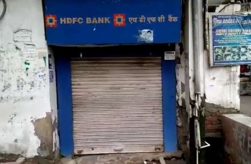 noida.jpg Noida: कैश चोरी नहीं कर सके तो एटीएम ही उखाड़कर ले गए बदमाश