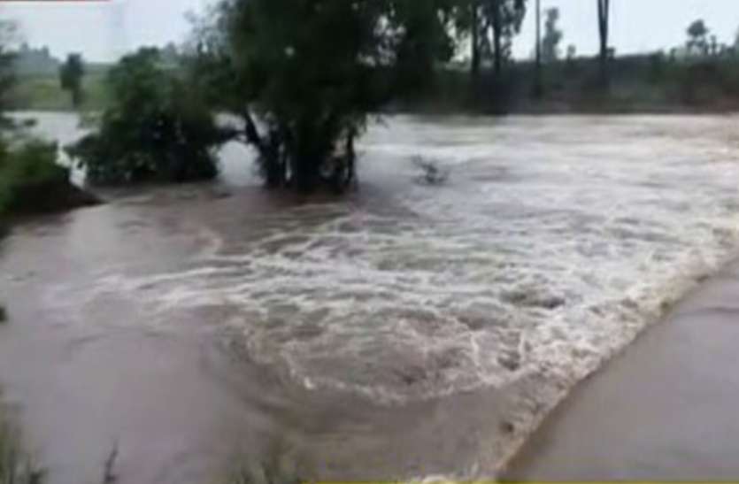 rain_2.jpg बारिश का पानी देखने गए दो बच्चों के साथ ऐसा कुछ हुआ कि गांव में मच गई चीख पुकार