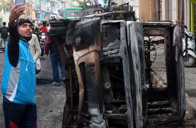 violence_38.jpg दंगों के मामले में कांग्रेस पार्षद के पति सहित 60 और गिरफ्तार