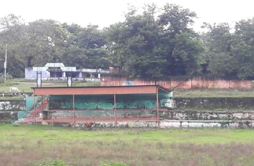 कौन जानता था रामगढ़ की गलियों में घूमने वाला क्रिकेट इतिहास में अमिट छाप छोड़ेगा कौन जानता था रामगढ़ की गलियों में घूमने वाला क्रिकेट इतिहास में अमिट छाप छोड़ेगा
