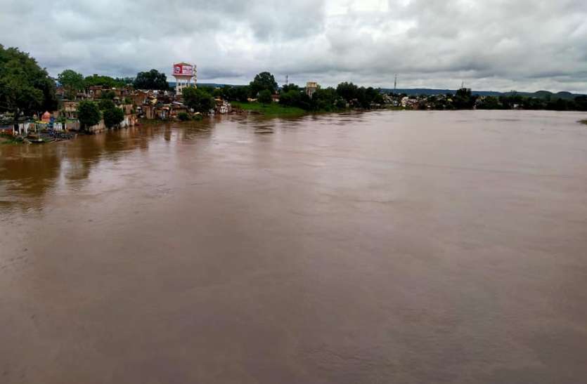 Narmada जबलपुरवासियों आपके शहर से गुजरी नर्मदा मैली हो रहीं...?