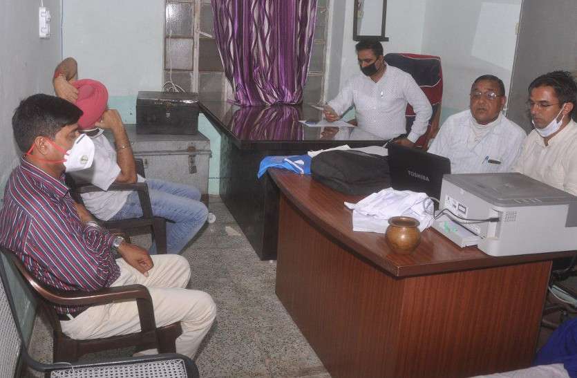 Lab Technician Arrested By Acb Team in Sriganganagar जेल में मोबाइल व नशे की गोलियां पहुंचाने की एवज में 34 हजार रिश्वत लेते लैब टेक्नीशियन गिरफ्तार