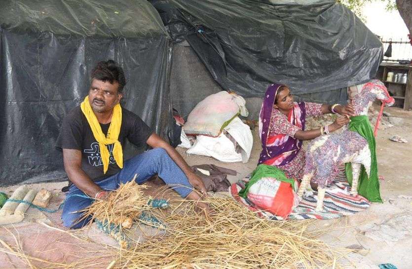 40 साल के जीवन में पहली बार ऐसे दिन देखने को मिल रहे कि में भी नहीं बिक रहे बाबा के घोड़े 40 साल के जीवन में पहली बार ऐसे दिन देखने को मिल रहे कि में भी नहीं बिक रहे बाबा के घोड़े
