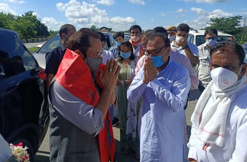 rampur.jpg केंद्रीय मंत्री ने कोरोना काल में कांग्रेस की भूमिका पर उठाए सवाल, बाेले- कुंद बुद्धि, कुंठित बोल कांग्रेस का ये है झोल
