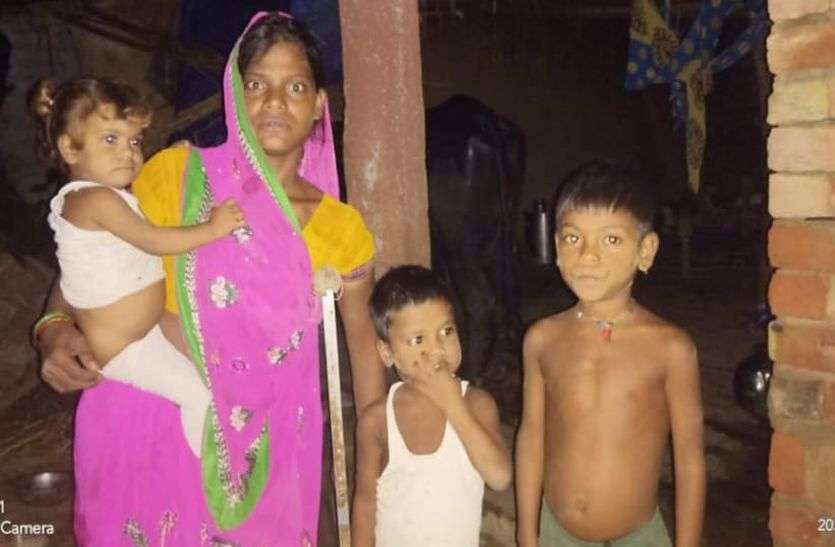 All the three children of the disabled Shia Devi got admission in the school, now they will be able to get the stopped money of Palanhar अपाहिज शिया देवी के तीनों बच्चों को मिला विद्यालय में प्रवेश, अब मिल सकेगा पालनहार का रुका हुआ पैसा