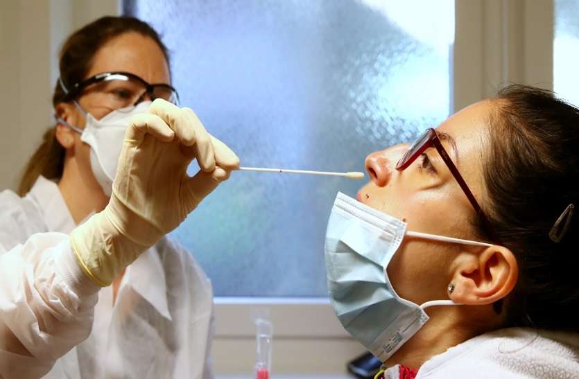 Corona Test विभाग के कर्मचारी कोरोना जांच के नाम पर वसूले जा रहे पैसे, वीडियो हुआ वायरल