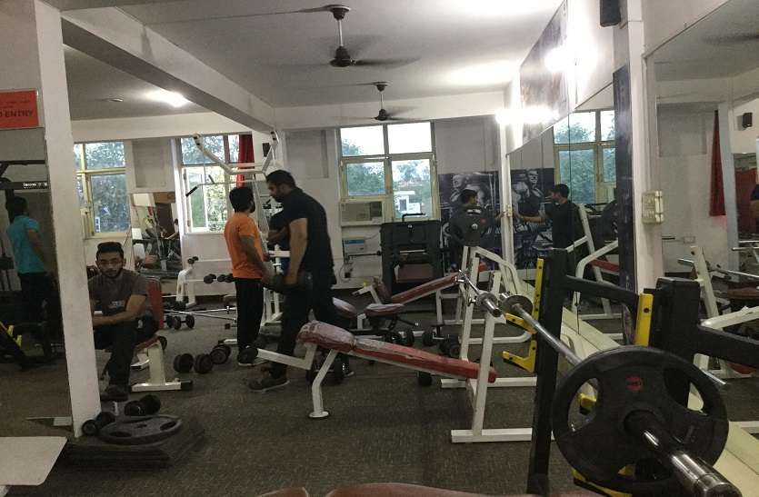 Corona and Fitness- जिम खुले: चेहरा छूने से बचें, क्षमता का 60% व्यायाम करें Corona and Fitness- जिम खुले: चेहरा छूने से बचें, क्षमता का 60% व्यायाम करें
