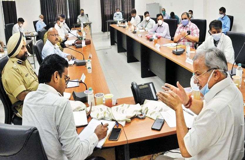 मंत्री गर्ग बोले- अपराधियों से मिली हुई है पुलिस मंत्री गर्ग बोले- अपराधियों से मिली हुई है पुलिस