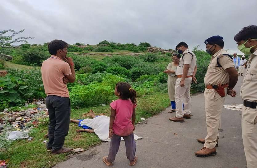 दूसरे पति के साथ रह रही थी शहर में Dead body dumped on garbage dump after killing woman, news in hindi, mp news, datia news महिला की हत्या कर कचरे के ढेर पर फेक गए शव