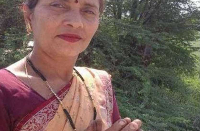 agra.jpg वीडियो वायरल होने के बाद आगरा की कांग्रेस जिला अध्यक्ष का पद से इस्तीफा