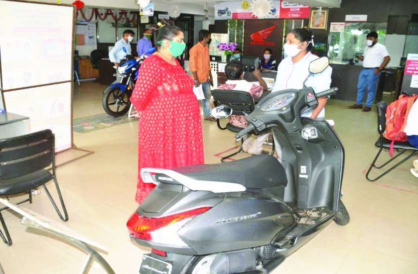 त्योहारी सीजन में लौटी बाजार की उम्मीदें, दमका कारोबार त्योहारी सीजन में लौटी बाजार की उम्मीदें, दमका कारोबार