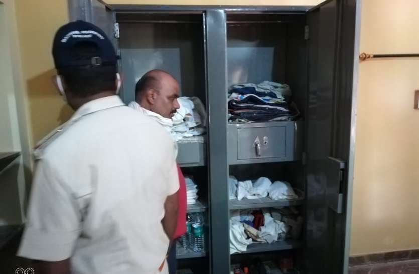 chori.jpg कांग्रेस नेता के घर से पन्ना की अंगूठी सहित हजारों के जेवर चोरी