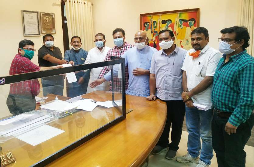 यूरिया की किल्लत पर विपक्ष के तीखे हमले से एक्शन में खाद्य मंत्री, अफसर को लगाई फटकार, बोले- भंडारण के बाद भी क्यों जूझ रहे किसान