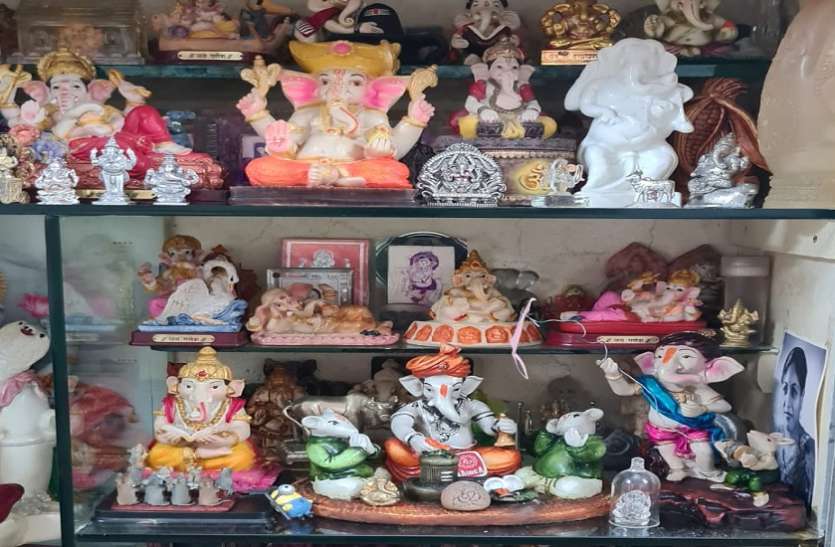 Jamanager news जामनगर के भक्त के पास हैं गणपति की 4500 मूर्तियां Jamanager news जामनगर के भक्त के पास हैं गणपति की 4500 मूर्तियां